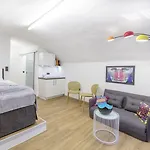 Apt. Stone-lodge Apartman