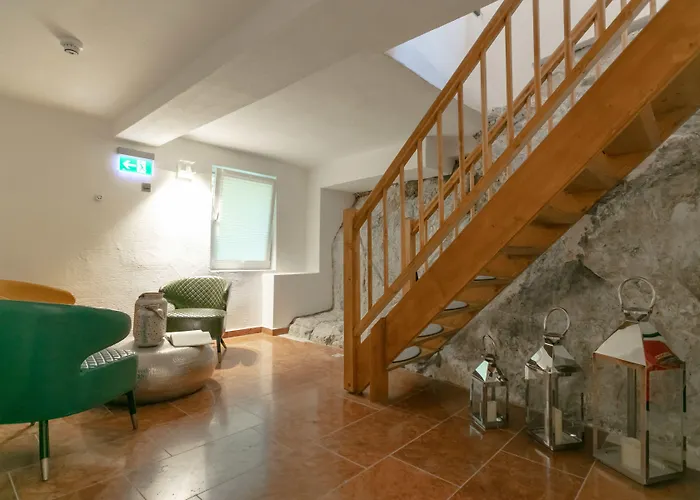 Apt. Stone-lodge *