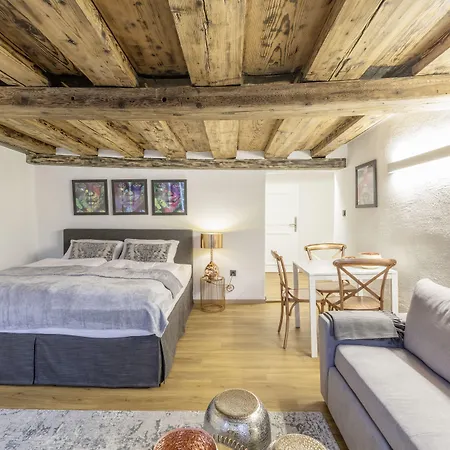 Apt. Stone-lodge דירה