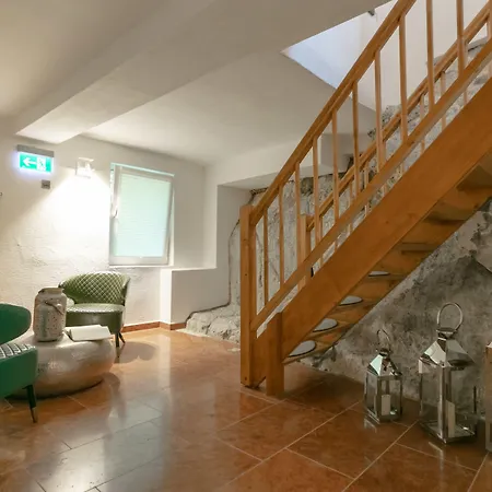 Apt. Stone-lodge *