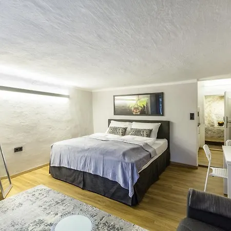 Apt. Stone-lodge *