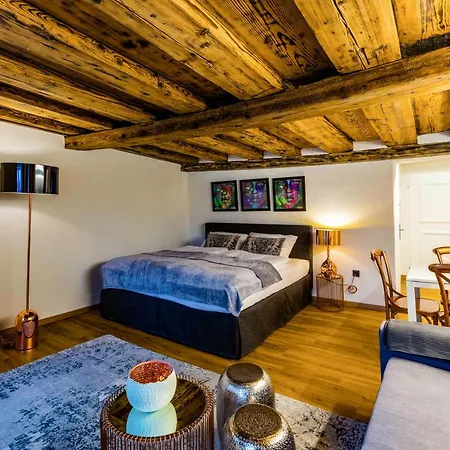Apt. Stone-lodge